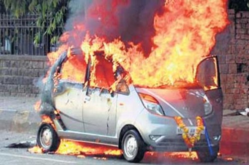 Tata Nano - piece of shit car blows up on fire